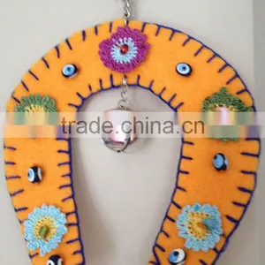 New Hot Sale China Horseshoe Shape Evil Eyes Decor Design Key Ring Products Promotional Gift Craft Fabric Felt Keychain Supplier thumbnail-1