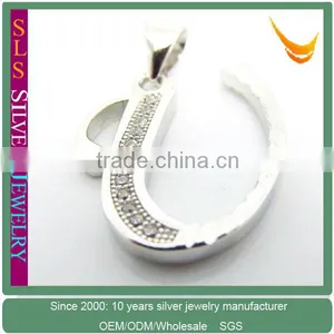925 Sterling Silver V Pendant thumbnail-1