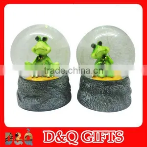 Polyresin Frog Snow Globe thumbnail-1