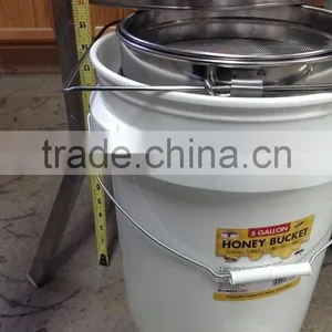 New Style Adjustable 4 Frames Manual Honey Extractor thumbnail-4