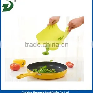 Eco Friendly Cheap Polypropylene Cutting Board thumbnail-1