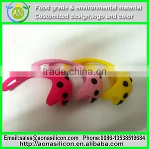 2015 Popular and Debossed Logo Silicone Keychain thumbnail-1