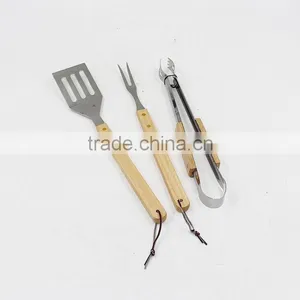 3 Pcs Wooden Handle Stainless Steel Manual Barbeque Fork Spatula Kitchen Food Serving Tong Set thumbnail-1