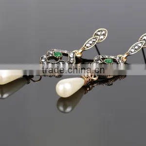 Europe and the United States Style Hollow Out Diamond Flowers Necklace Set thumbnail-2