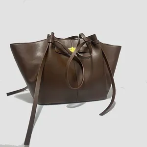 Lightweight and Spacious 2026 New Wing Bag Women's High-End Style Handbag Commuter Mom Tote Bag thumbnail-5