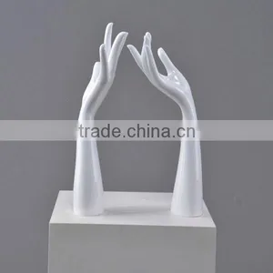 Plastic Mannequin Hands thumbnail-4