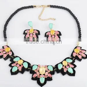Fashion Leaf Shaped Necklace Earring Set Multicolor Jewelry Set Fashion Women Jewelry Set thumbnail-2