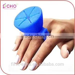 Soft Flexible Silicone Gel Wearable Nail Polish Varnish Bottle Holder Ring for Female Women Girls thumbnail-3