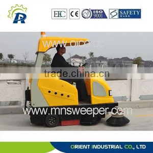 Strong Dust Inhale Capacity Riding Road Sweeper With Power Supply 36V thumbnail-2