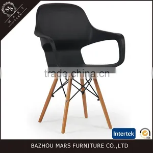 Amazing Design PP Plastic Upholstered Dining Chair With Wooden Legs thumbnail-3