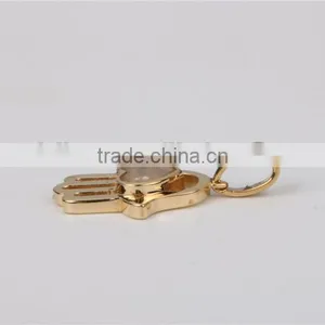 Newest Arrivaling Fashion Palm of Hand Shape Yellow Gold Pendant Necklace thumbnail-4