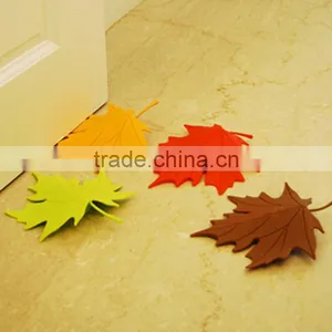 J177 Creative Maple Leaf Shape Door Stop thumbnail-1