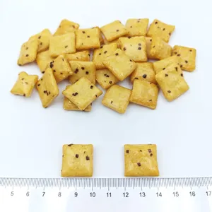 Healthy Non-fried Savory Chili Rice Cracker Squares BRC Halal Certified for Private Label OEM Service thumbnail-5