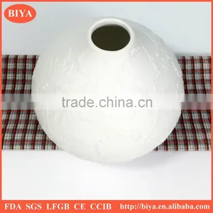 Lowest EU Anti-dumping Duty Ceramics Unique Wholesale Good Price White Porcelain Flower Pot With Relief Embossment Vase Flower thumbnail-3