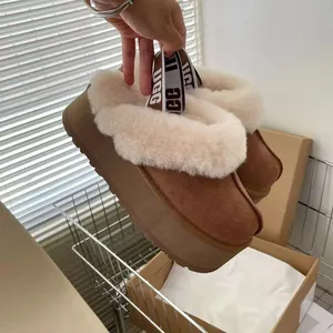 UGG's Official Website Features the 3474 5-layer, 5cm Platform Slippers. Colors: Chocolate, Mustard, Black, Gray, Chestnut, Dusk Pink thumbnail-5