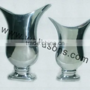Metal Vase for Garden and Decoration thumbnail-4