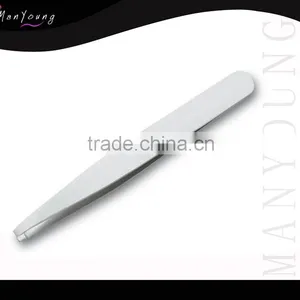 Manicure Factory Eyebrow Tweezer thumbnail-2