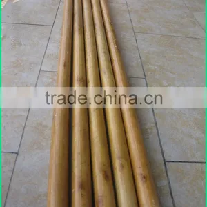Varnished Wooden Spade Handle thumbnail-5