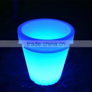 BSCI Approval LED Flower Pot Outdoor Large Size Plastic Flower Planter Rustic Flower Pots& Planters thumbnail-3