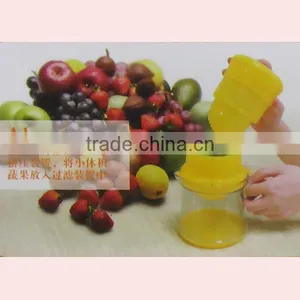 400ML New Design Multifunctional Plastic Manual FruitJuicer With Measuring Cup thumbnail-5