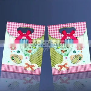 Gift Bags With Die-cut Handle thumbnail-1