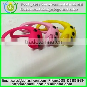 2015 Popular and Debossed Logo Silicone Keychain thumbnail-2