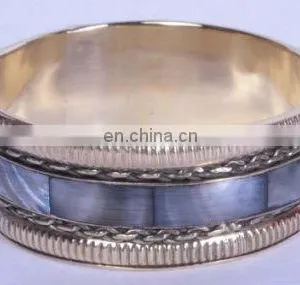 Metal Base Beautiful Bone/Horn Bangle thumbnail-1