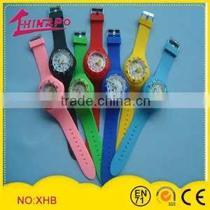 Hot Selling Newest Fashion Quartz Silicone Watch thumbnail-1