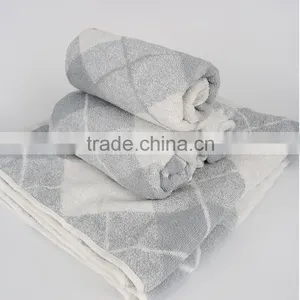 China Hot Sale Picasso Fashion Elements Customized Bath Towel thumbnail-6