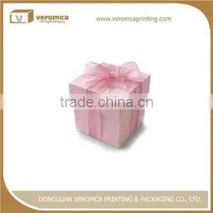 Custom Red Cardboard Round Gift Box Bath Towel Packaging thumbnail-1