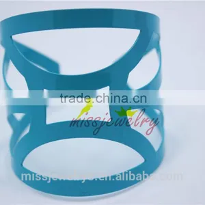 Fashion Cuff Bracelets for Women With Hollow Out Blue&Pink Color Irregular Pattern Bangles Bracelet for 2016 New Intrend Style thumbnail-3