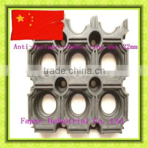 Commercial Quality Anti Fatigue Anti Slip Rubber Hollow Mats for Grass Ground thumbnail-1