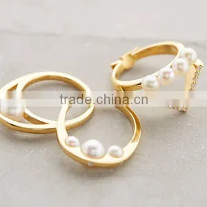Shiny Gold Plating Crystal Stud Pearl Embrace Ring thumbnail-6