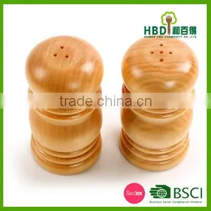 Kitchen Wooden Manual Salt and Pepper Shaker Set thumbnail-2