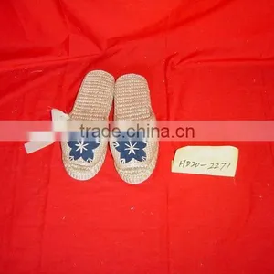 Indoor Salon Handicraft Natural Material Bulrush Straw Slipper thumbnail-1