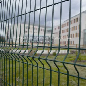 Welded Wire Mesh Fence thumbnail-1