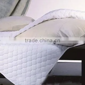 Fashionable Quilt and Elegant Bedspread thumbnail-1