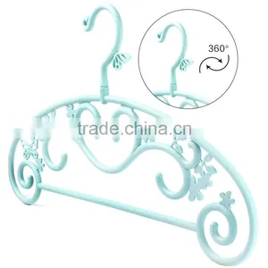 Beautiful Butterfly Shape Plastic Rotating Clothes Hanger thumbnail-1