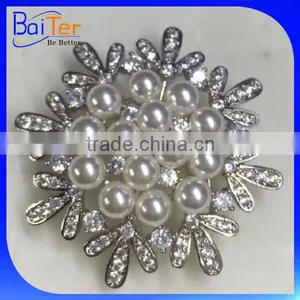China Wholesale Snowflake Pearl Brooch Pin/Custom Made Rhinestone Brooch For Wedding Invitation thumbnail-1
