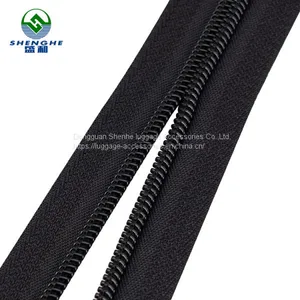 Hot Sale Zipper 8# Nylon Zippers Coil Zips in Rolls for Luggages thumbnail-4