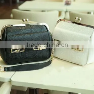Hot Sale Fahion Different Colors Crocodile Metal Frame Handbags thumbnail-2
