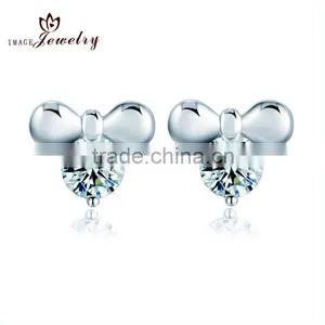 Fashionable Design White Diamond Stud Earrings thumbnail-1