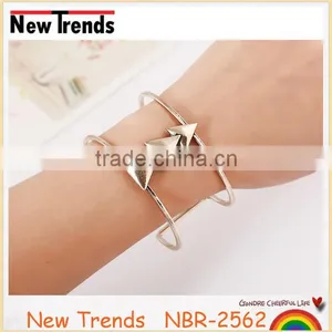 Women Trendy Alloy Triangle Pretty Fashion Charm Bracelet Cuff thumbnail-3