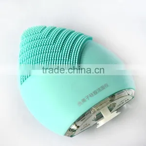 Muti-function Portable Faical Brush With Massager Function thumbnail-4