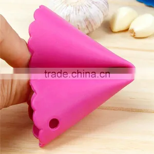 Magic Silicone Garlic Peeler Peel Easy To Use Perfect Kitchen Tool Color Random Drop Practical Healthy Silicone Garlic KC1021 thumbnail-3