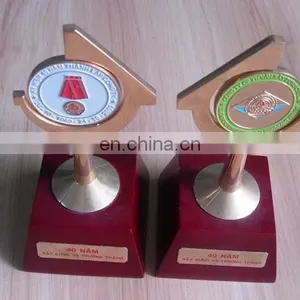 Awards Statue Available Plating Metal Statue With Wood Base thumbnail-1