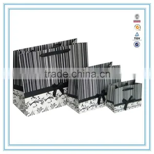 China Supplier High Quality Luxury White Cardboard Paper Bag thumbnail-2