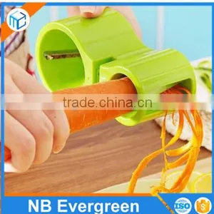 New Kitchen Accessories Cooking Tool Vegetable Slicer Spiral Cutter With Sharpener Spiral Twister Cutter 2 in 1 Slicer Sharpener thumbnail-3