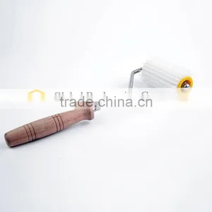 Plastic Roller Wood Handle Propolis Collector For Beekeeping thumbnail-1