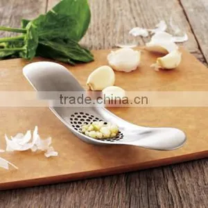 Stainless Steel Garlic Press/ Garlic Crusher/ Garlic Rocker thumbnail-4